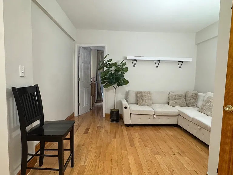 210 E 47th St #7D — Photo 3