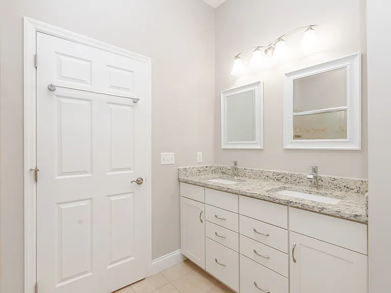 476 Carrick Dr — Photo 10