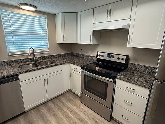 5th image of 3315 Barnsdale Dr #B-6