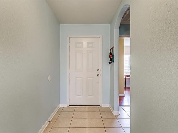 4th image of 600 Noble Grove Ln