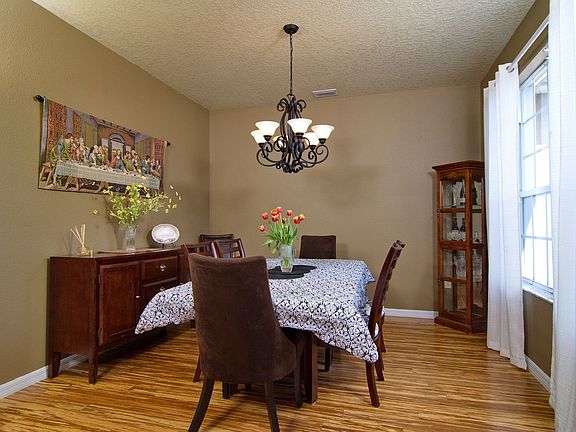 4th image of 1046 Cady Cir
