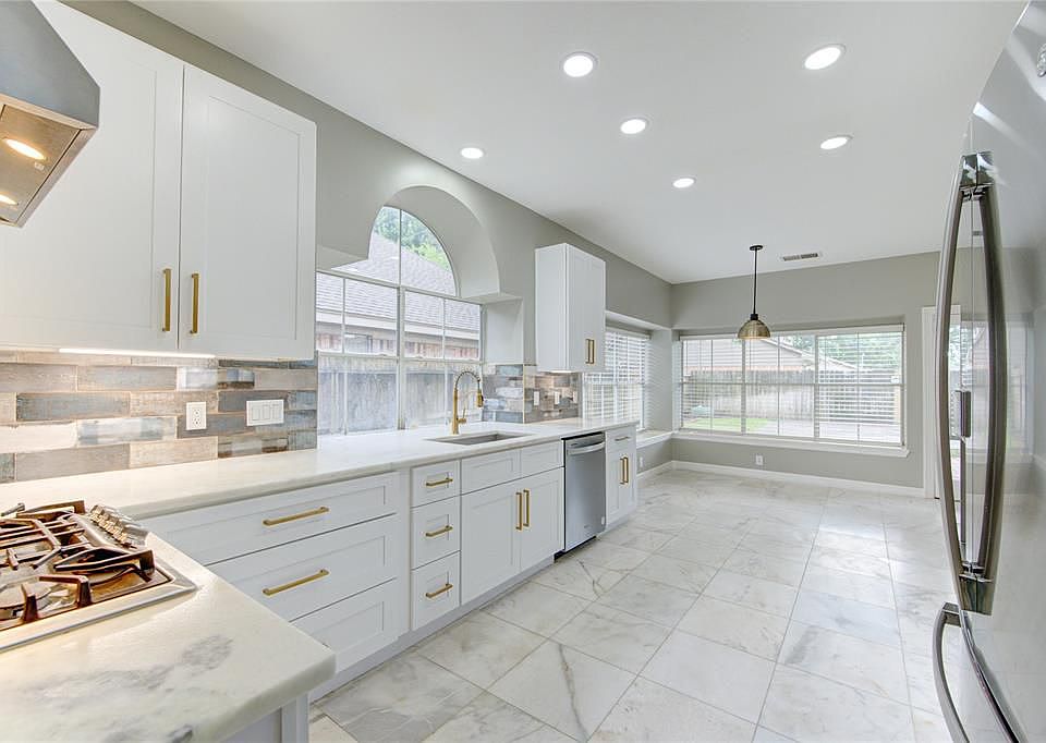 1st image of 1526 Forest Home Dr