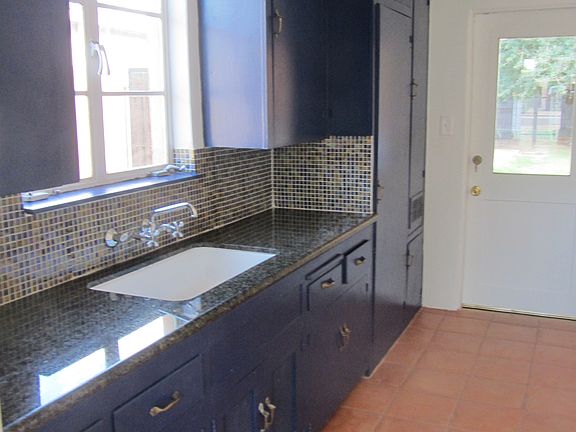 4th image of 2205 E Cambridge Ave