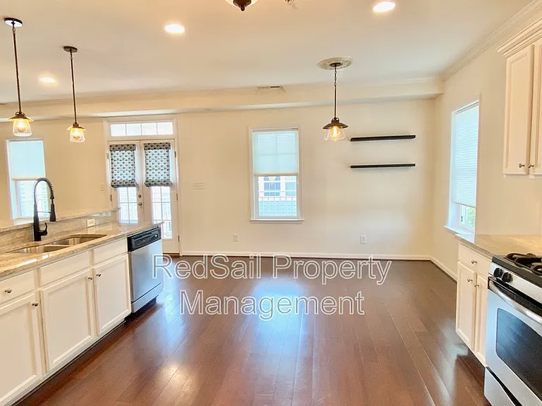 216 S 2nd St — Photo 11