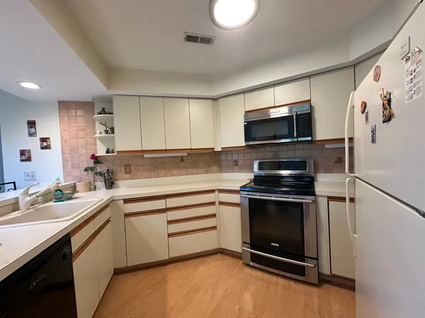 1488 Westgate Dr, Fort Lee, NJ 07024