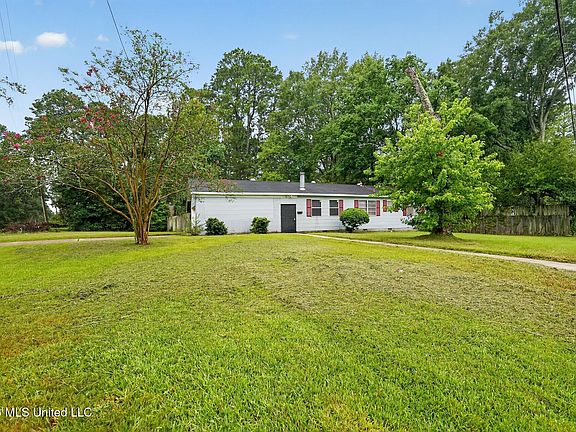 2nd image of 1601 Maria Dr