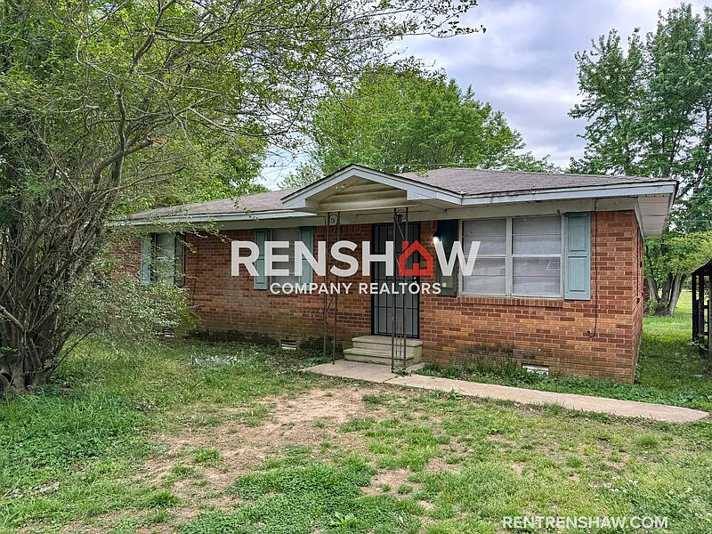 3 bed, 1.0 bath, $1,195 — Photo 1