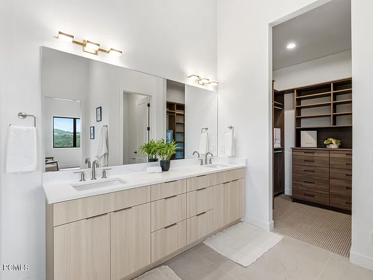 1285 E Lasso Trl — Photo 50