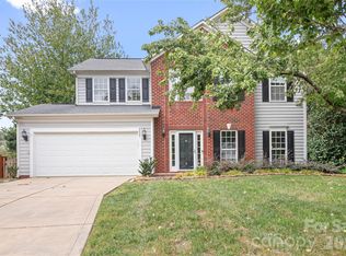 9407 Willow Tree Ln, Charlotte, NC 28277