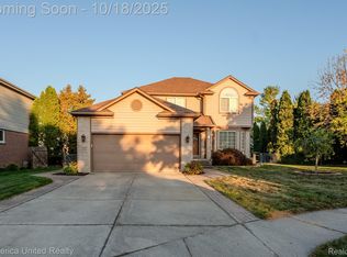 33681 Elmira Ct, Livonia, MI 48150