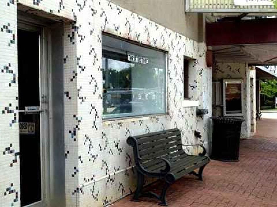 1st image of 123 S Jefferson Ave