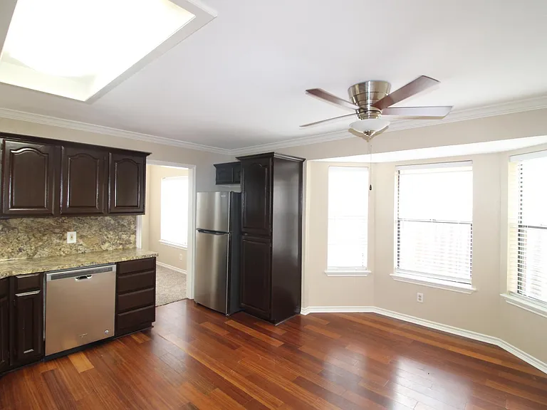 2718 Quebec Dr — Photo 5