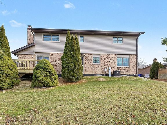 3rd image of 14576 Creekview Dr