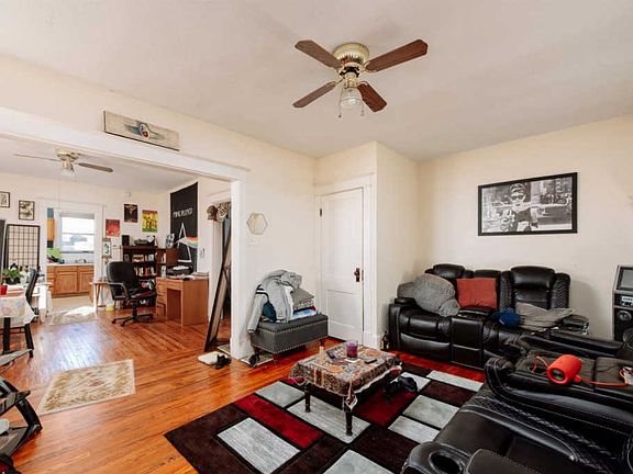 4th image of 4539 Forest Ave