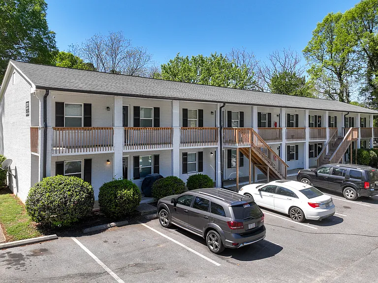 Fairfield Apartments — Photo 9