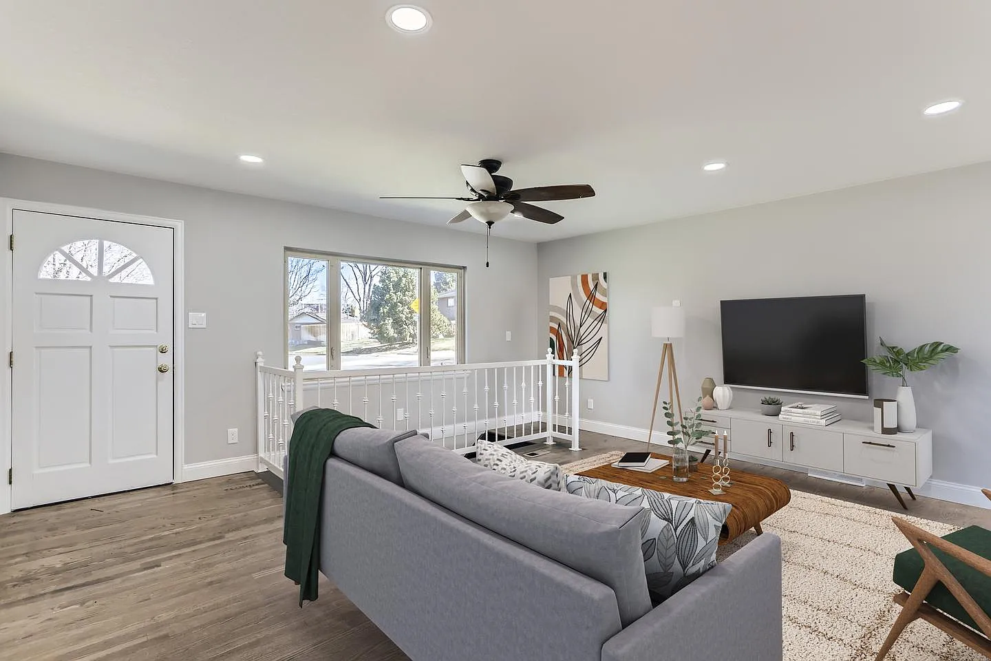 Stunning Hampden South home near Denver Tech Center — Photo 3