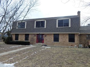 327 Clearbrook Ct, Schaumburg, IL 60193
