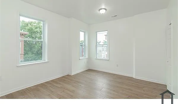 2225 W Lehigh Ave — Photo 10