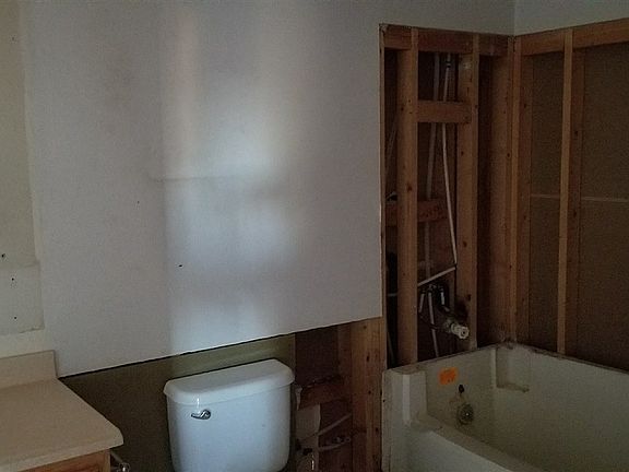 2nd image of 806 W Jaffa St