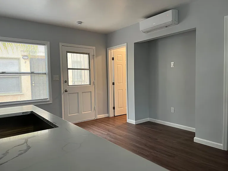 733 Daisy Ave #7 — Photo 11