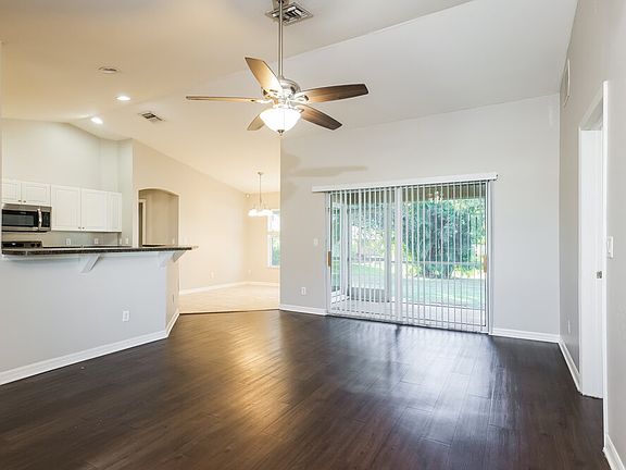 5th image of 1310 SW 13th Ter