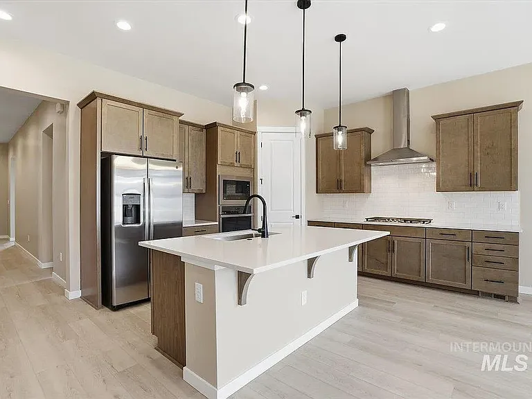 2309 N Ice Fire Ave — Photo 3