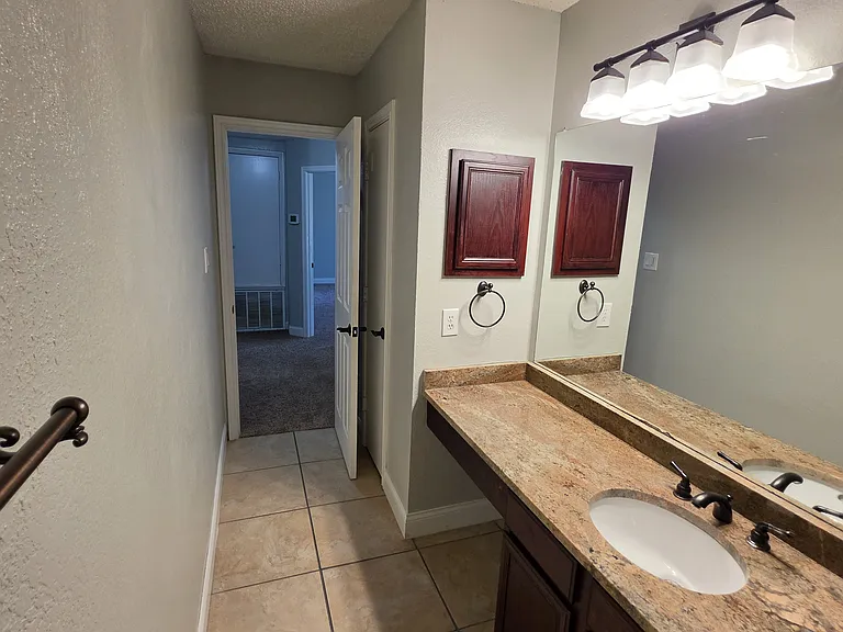 6511 White Oaks Ln — Photo 42