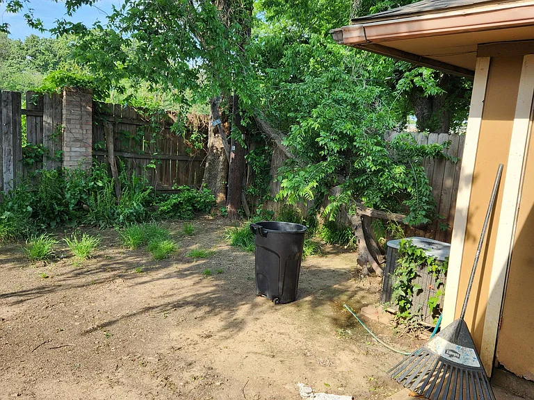 1701 Windsong Ln — Photo 9