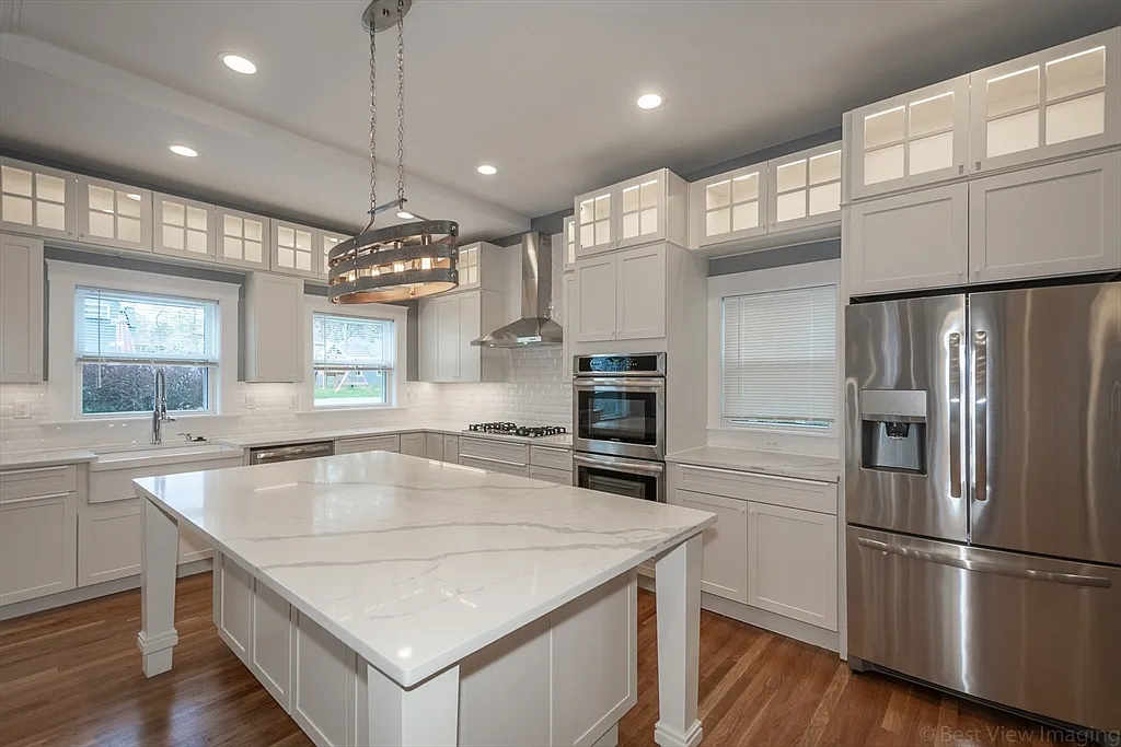 Building Photo - 91 Anawan Ave #1