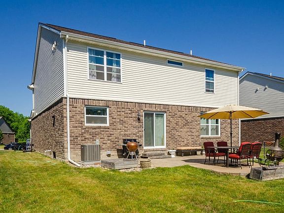 3rd image of 1584 Courtney Ct