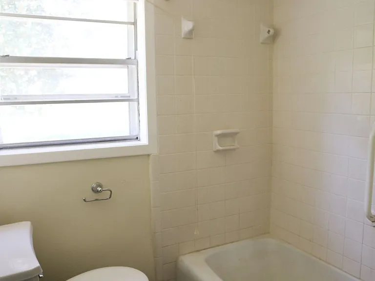 308 W Warriner Ave — Photo 13