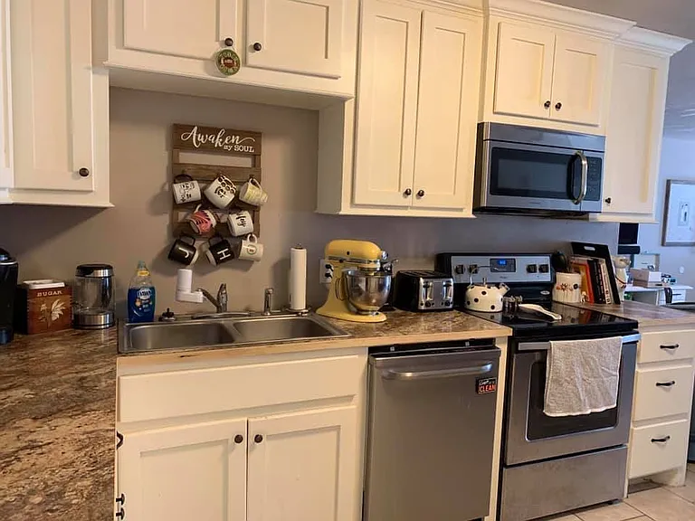 215 E Kittyhawk Dr — Photo 14