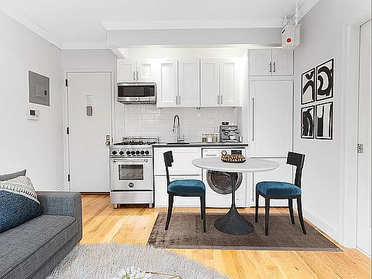 2nd image of 1413 York Ave APT 22