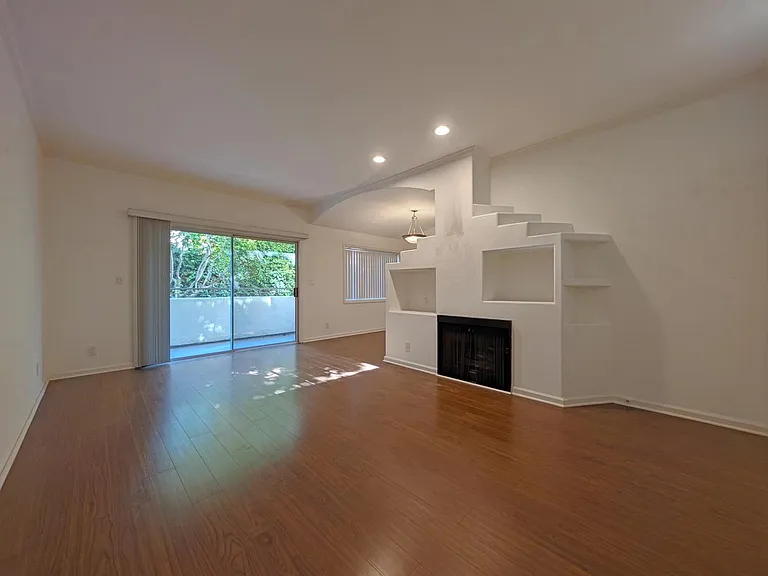 912 N Croft Ave #104 — Photo 10