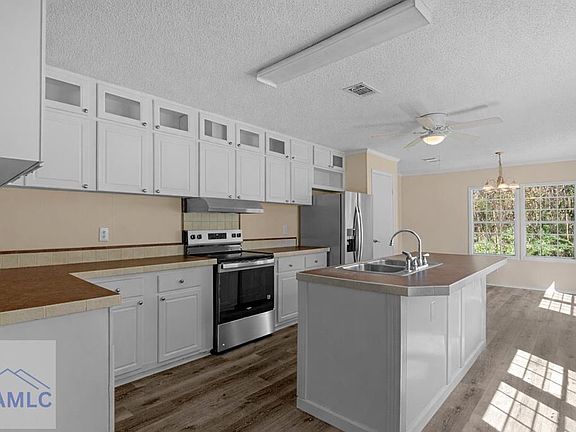 2nd image of 1870 Isle Of Wight Rd