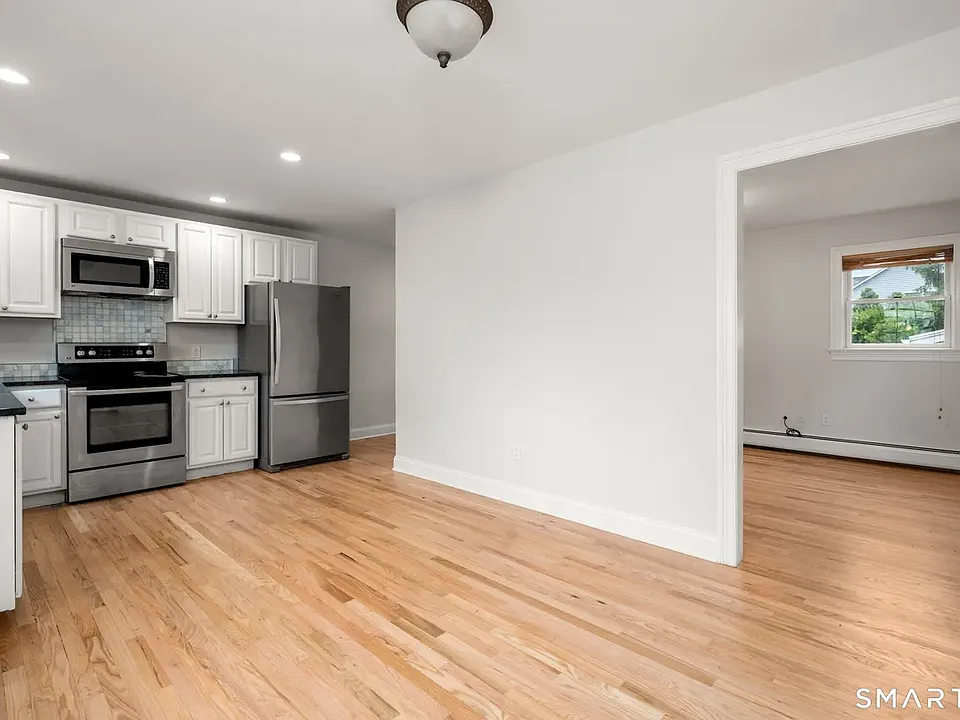 Kitchen & Dining