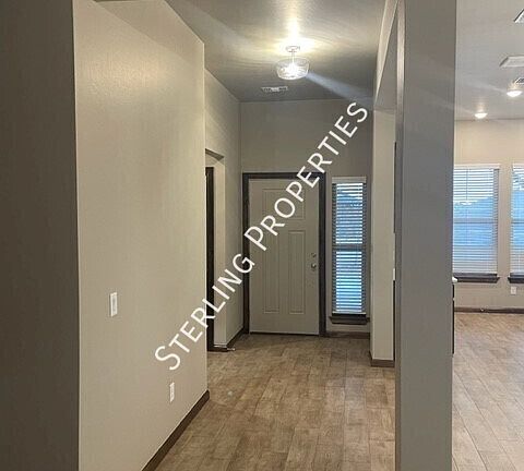 5th image of 6601 SE 84th St