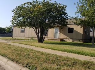 205 SE Alpine Dr, Plainview, TX 79072