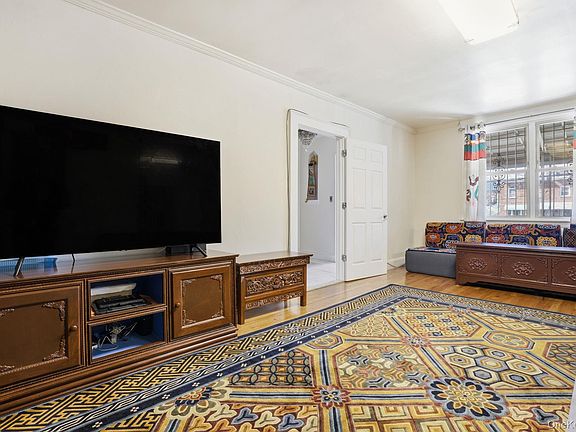 4th image of 2530 Bronxwood Avenue