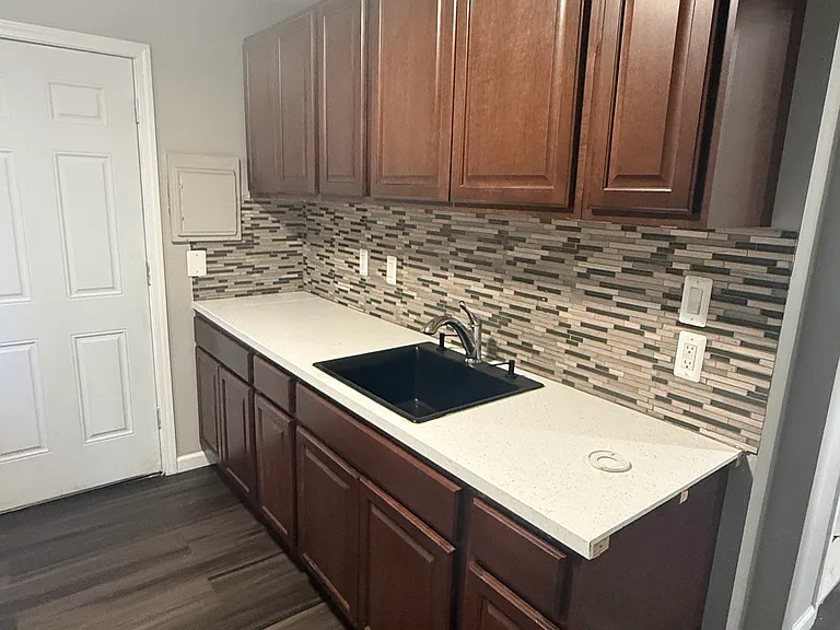 22614 Sharrow Ave — Photo 10