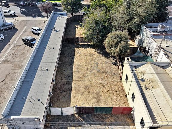 5th image of 202 Heinlen St