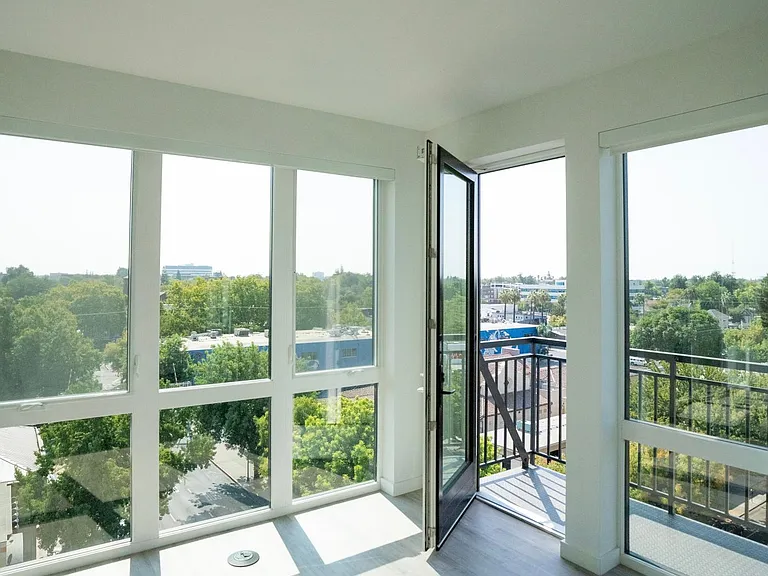 19J Midtown — Photo 10