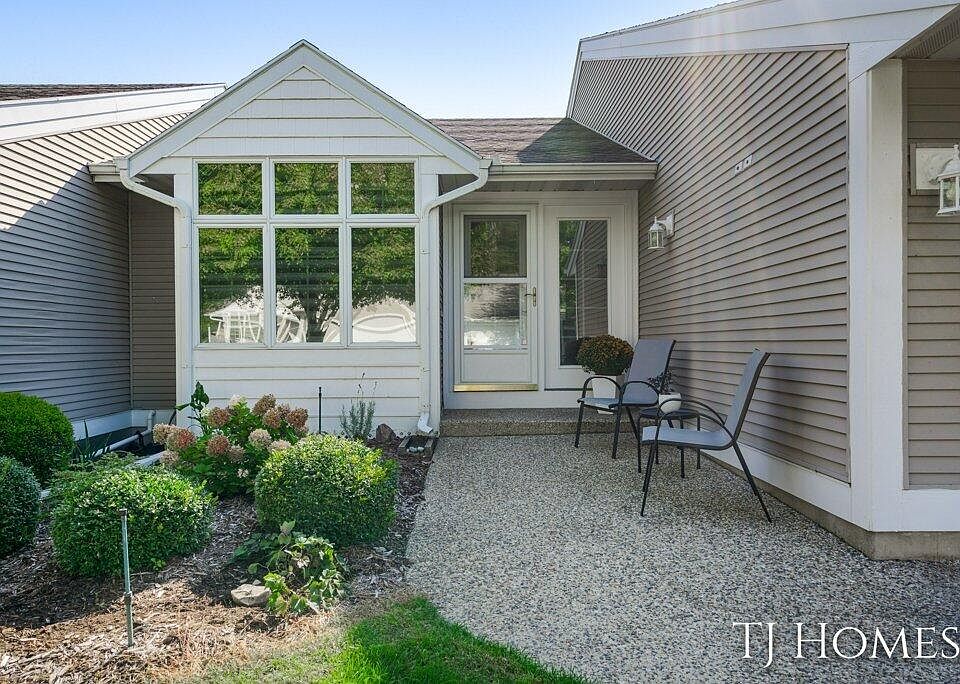1st image of 821 Clarewood Ct