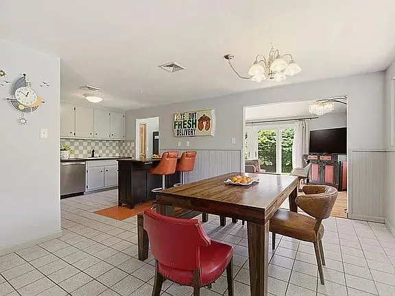 85 Highland Ave — Photo 10
