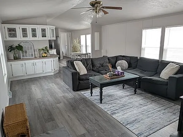 1023 Collins Dr, Waukee, IA 50263