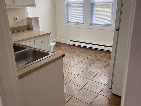 3rd image of 509 High St #2