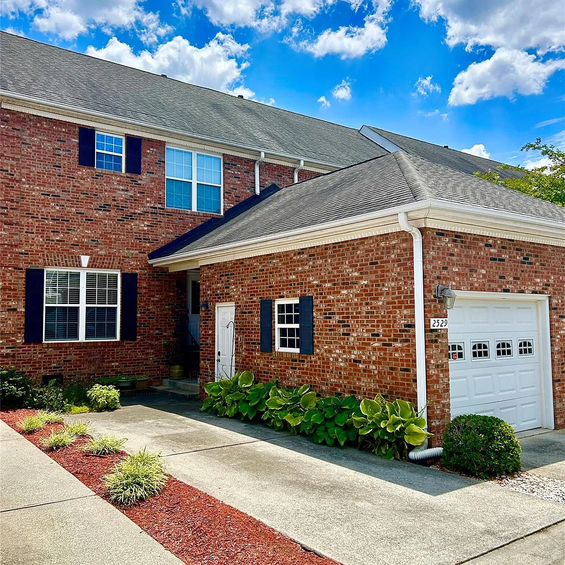 2 bed, 2.5 bath, 1258 sqft, $2,000 — Photo 1
