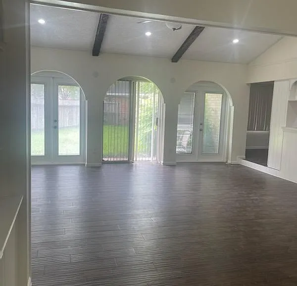 103 Bluebonnet St — Photo 2