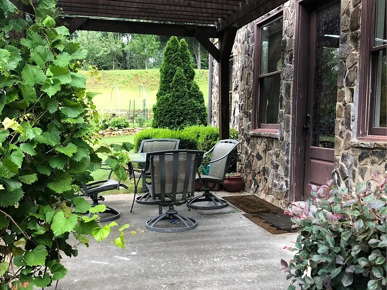 2210 Stoney Point Farm Rd — Photo 1