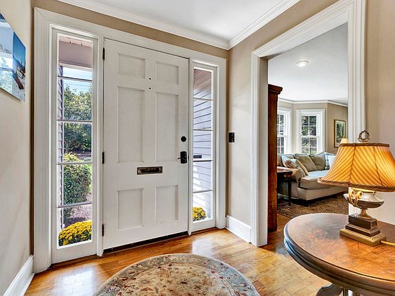 5th image of 15 E Montclair Ave